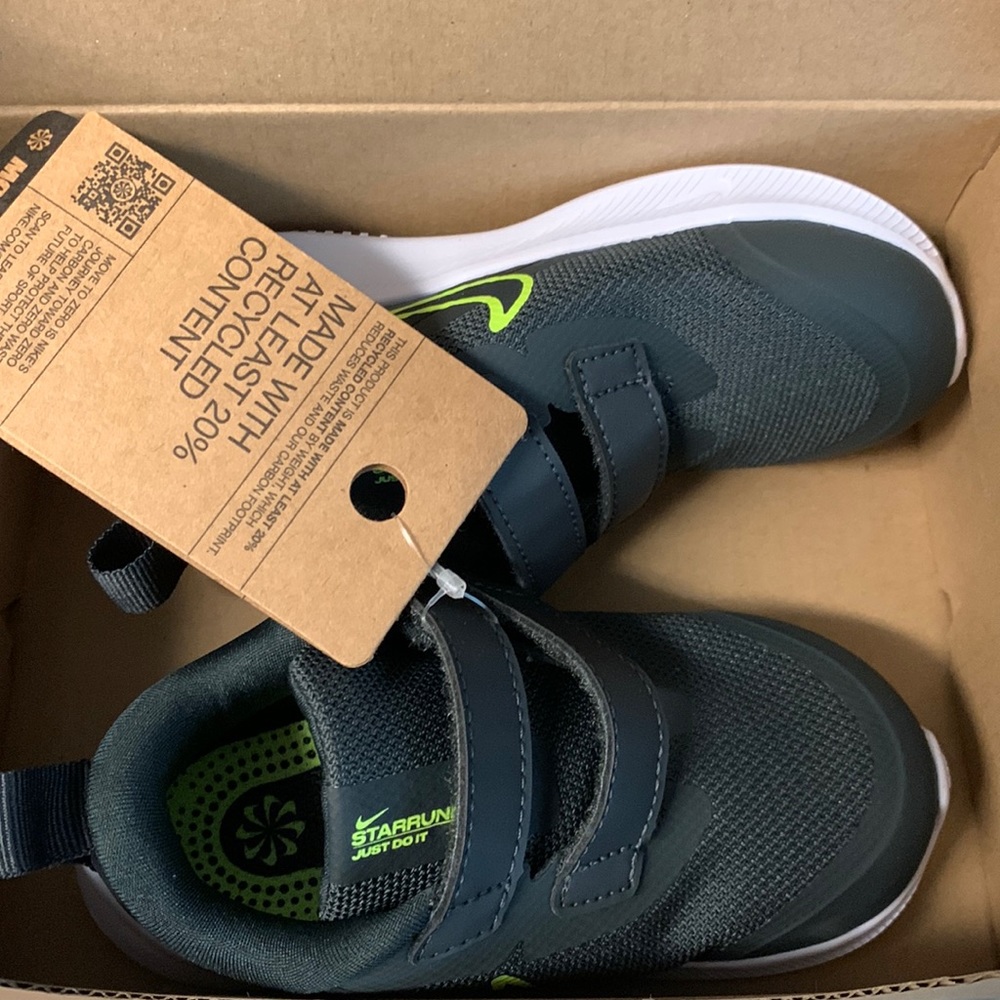 Brand new kids Nike tennis shoes